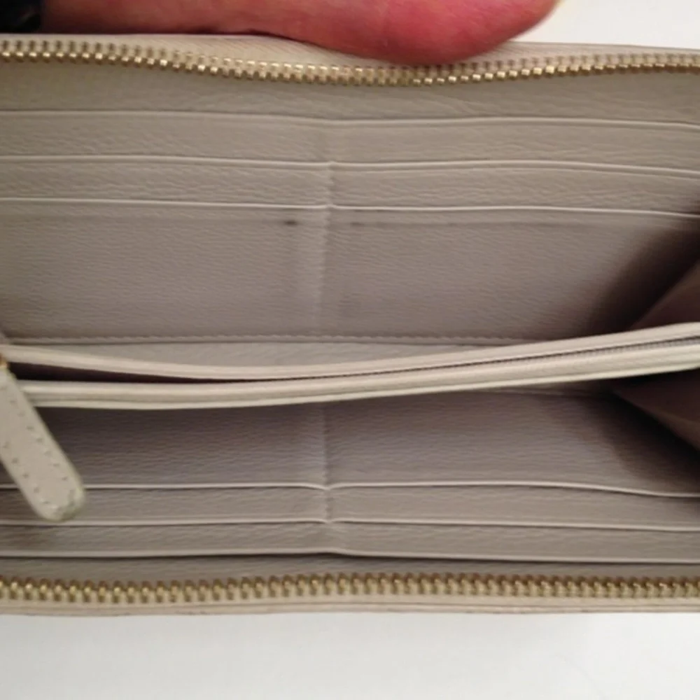 MICHAEL KORS CREAM LEATHER ZIPPER ACCORDION WALLET